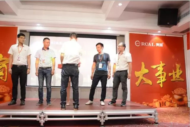 亮閣門窗7月6日超級(jí)俱樂部座談會(huì)，熱烈歡迎全國各地經(jīng)銷商家人們回家！