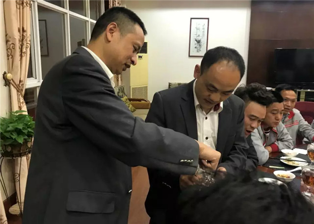 亮閣門窗｜家庭文化系列報(bào)道之——傳承孝道文化！